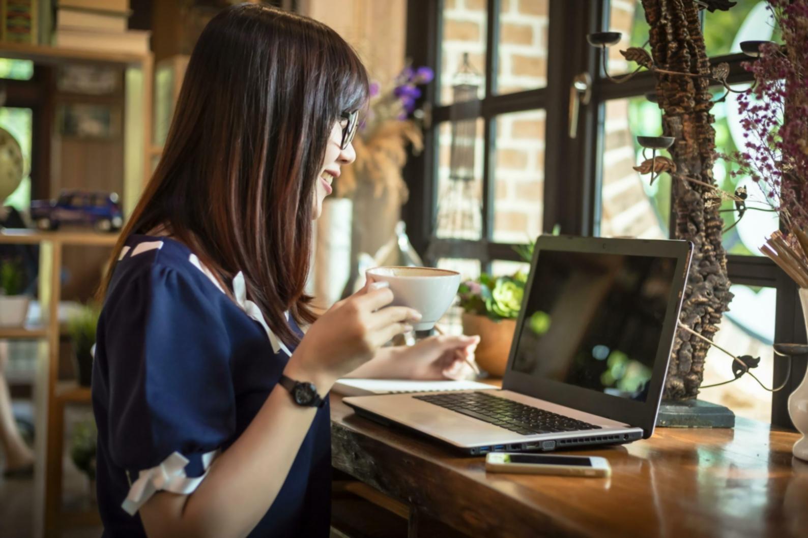 Workshop Teilnehmer bei praktischer Keyword-Analyse